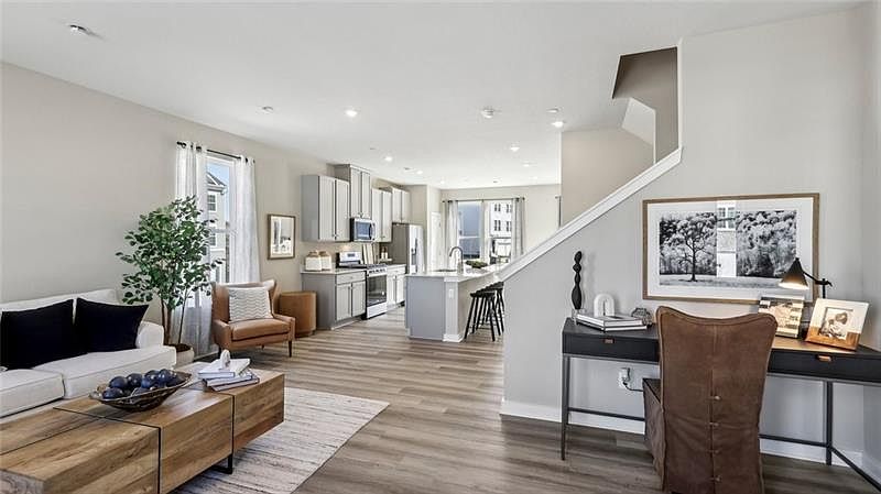 1st image of 695 Olivia St