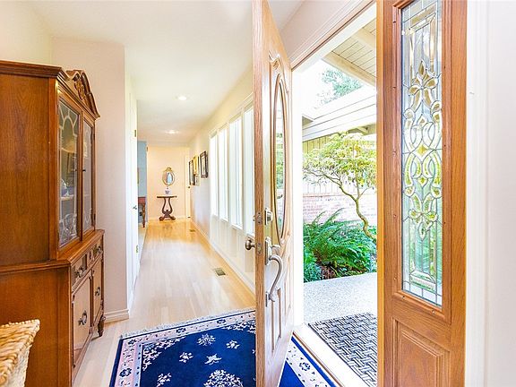 4th image of 20200 156th Ave NE