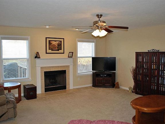 4th image of 3684 S Glasgow Cir