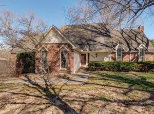 2526 S Camber Avenue, Springfield, MO 65809
