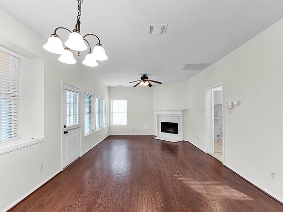 2nd image of 18 Dover Dr