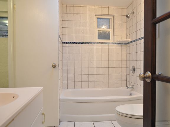 4th image of 5040 Windward Cir