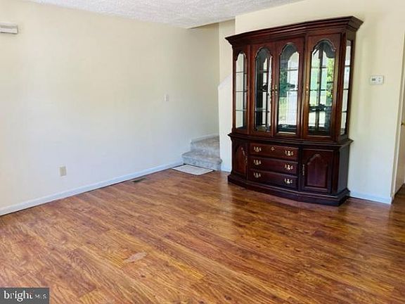 4th image of 411 Townsend St