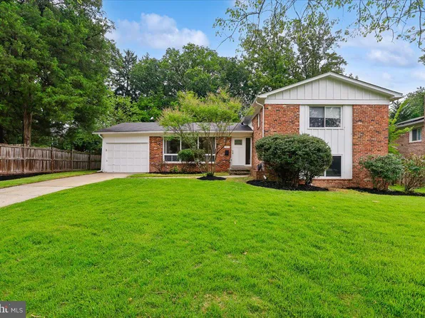 9215 Bardon Rd, Bethesda, MD 20814