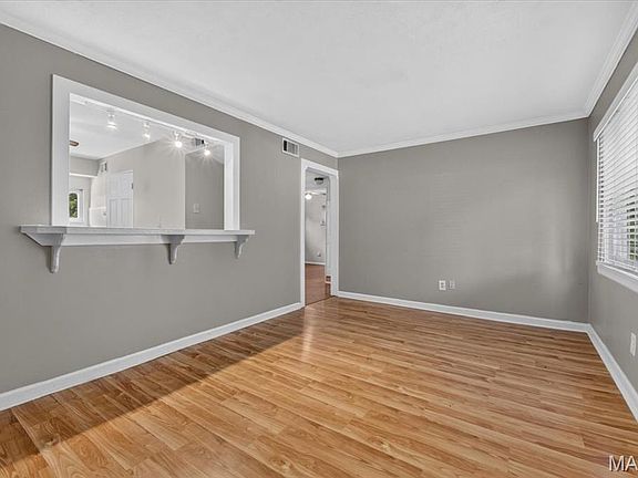 2nd image of 200 Hillcrest Blvd