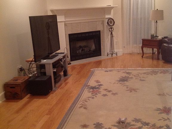 Living room/hardwood floor
