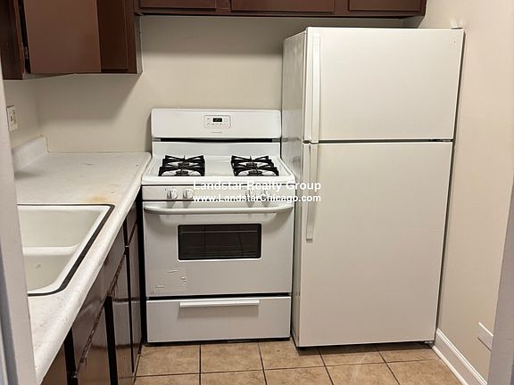 2nd image of 5909 N Kenmore Ave APT 403