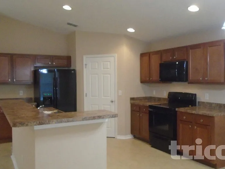 703 Bainbridge Loop — Photo 3