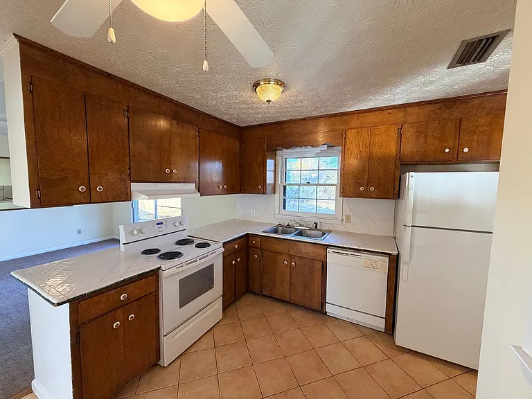 4112 Oak Dr — Photo 7