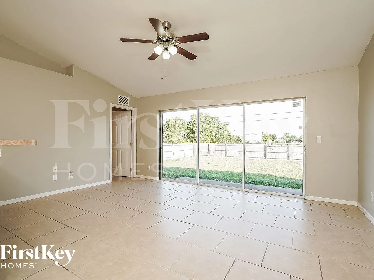 3 bed, 2.0 bath, 1302 sqft, $1,810 — Photo 3