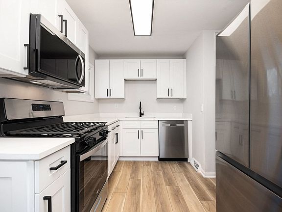 5th image of 20 Durango Rd