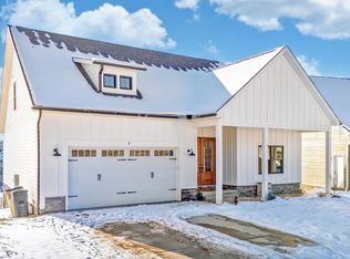 8 White Birch Cir, Morgantown, WV 26508