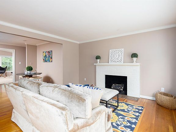 4th image of 1132 Greentree Ct