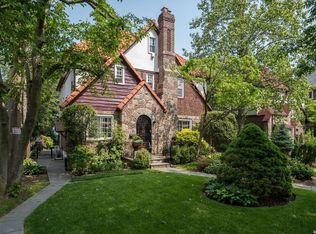 24921 Thornhill Ave, Little Neck, NY 11362