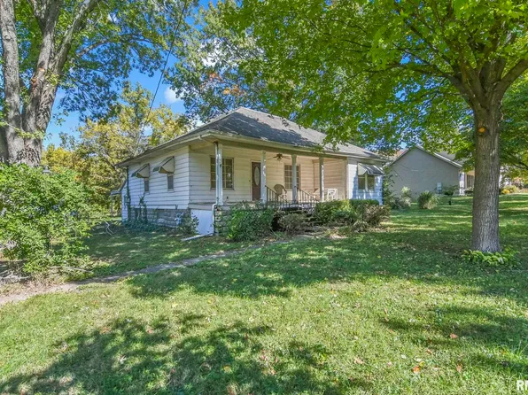 222 N 1st St, Divernon, IL 62530