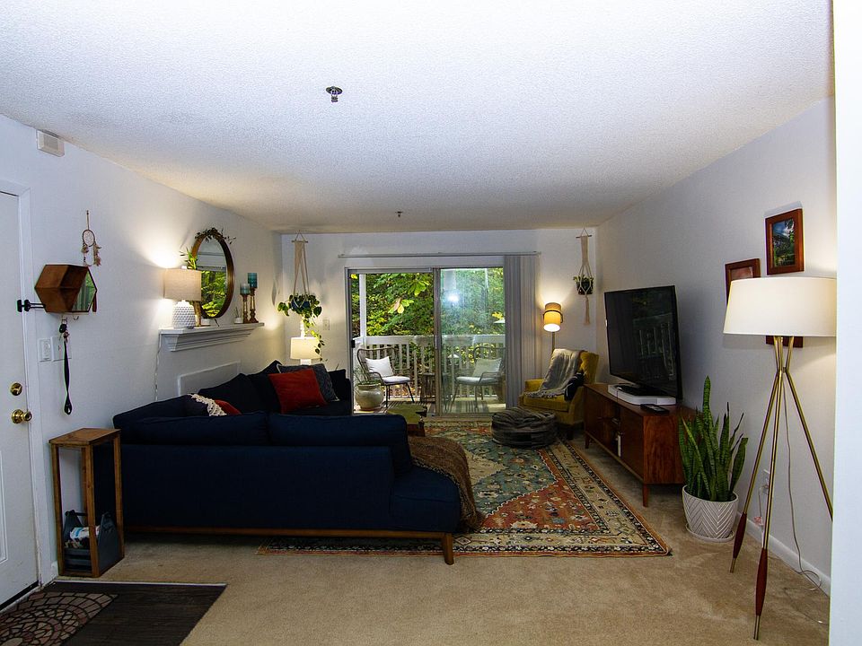 2nd image of 1147 Villa Dr NE APT 1