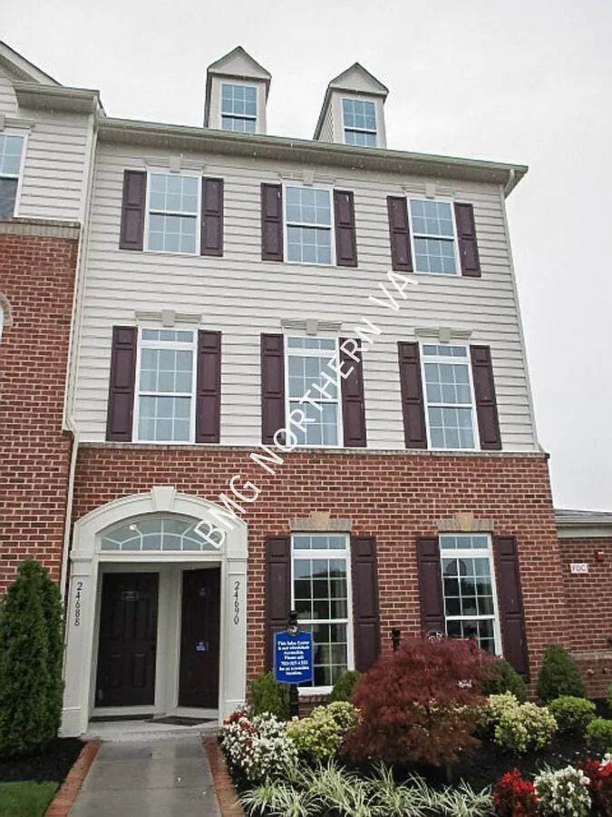 Building Photo - 24688 Hutchinson Farm Dr