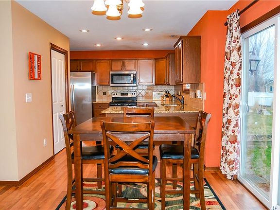 5th image of 650 SE Carefree Ln