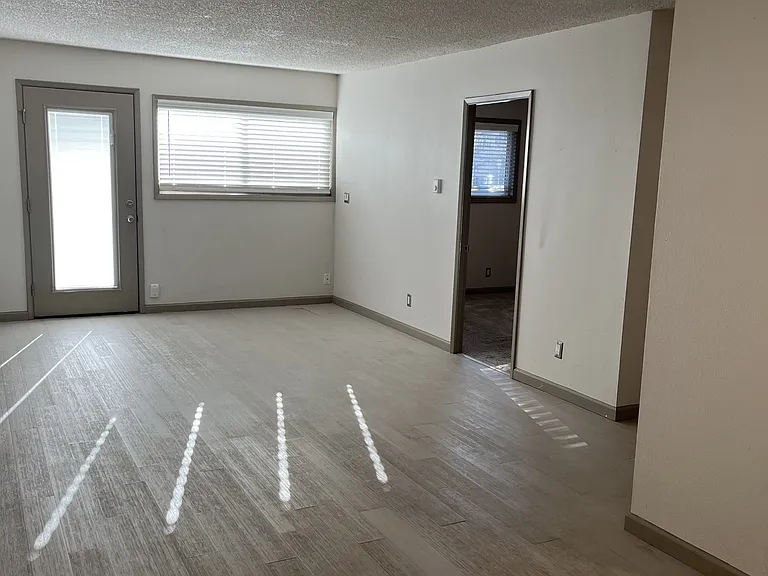 1611 SE Reedway St — Photo 5