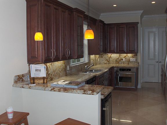 Gourmet Kitchen w/Spacious Granite Countertops