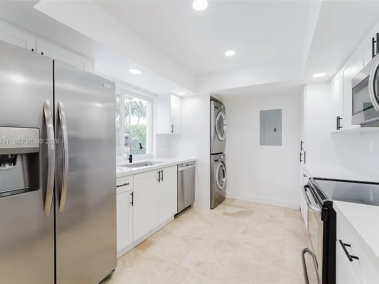 2101 NE 63rd St — Photo 3