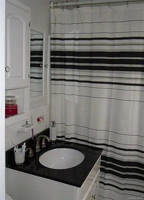 Rented by Sohn Real Estate Corp | media 14