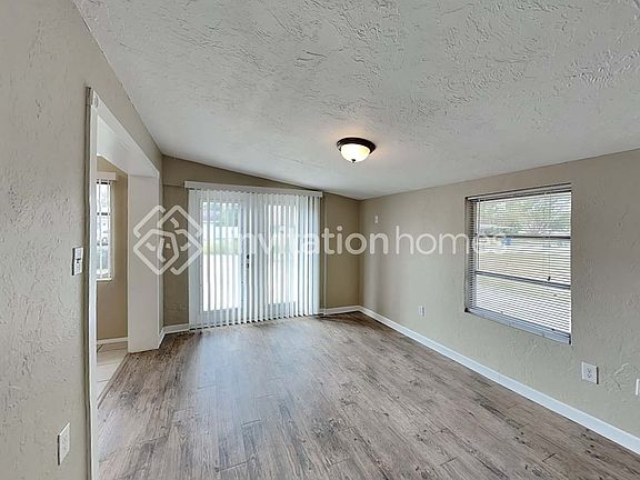 3rd image of 4720 Capri Ave