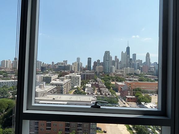 3rd image of 1160 N Larrabee St #1305