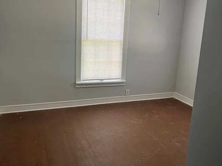 726 Whitfield St — Photo 6