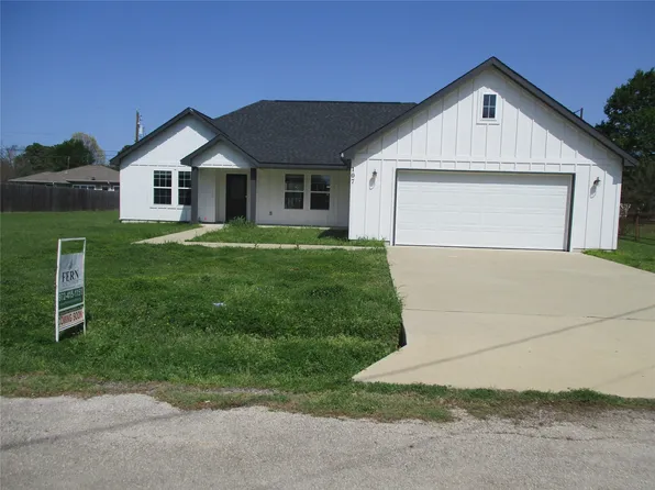 107 Tanglewood Dr, Tool, TX 75143