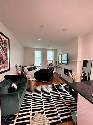 Rented by Aimee Grodanz, LREB | media 4
