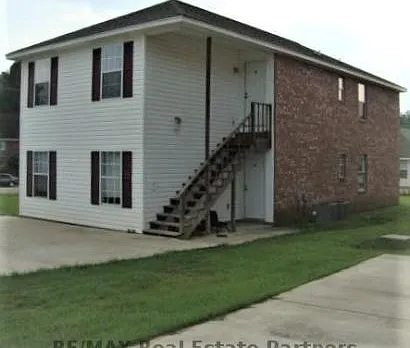 2 bed, 1250 sqft, $935 — Photo 2