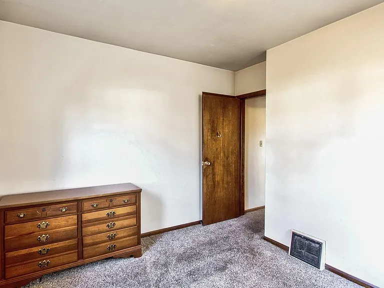 2174 Washington Ave — Photo 12