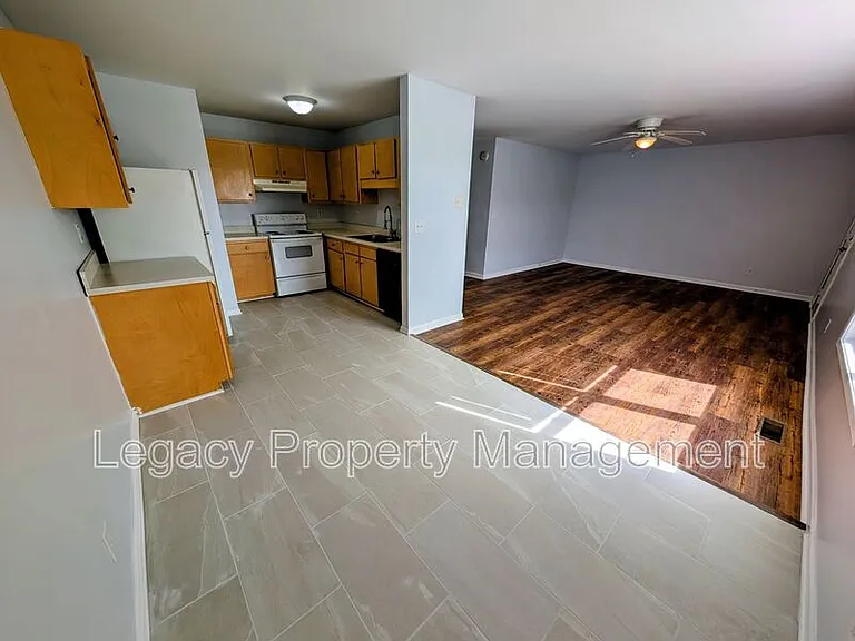 527 S Anthony St — Photo 2