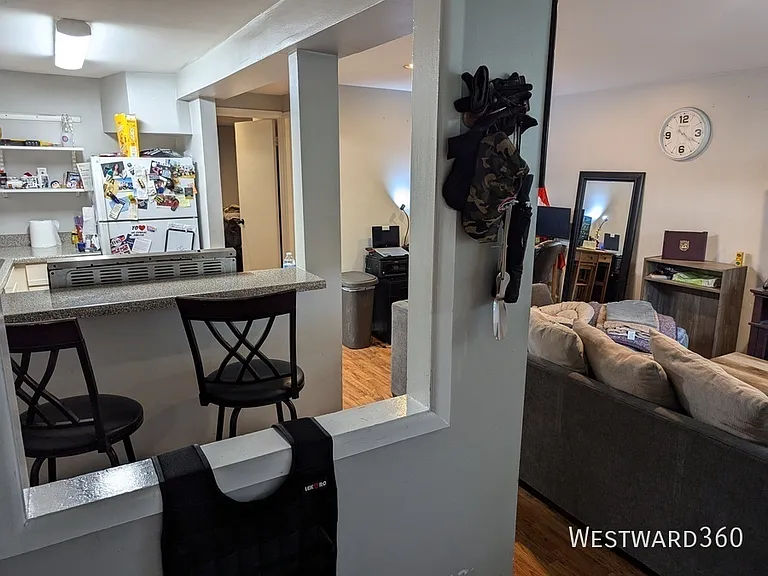 1528 W Wellington Ave #G — Photo 9