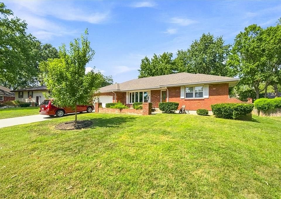 1st image of 1009 SW Sunrise Dr