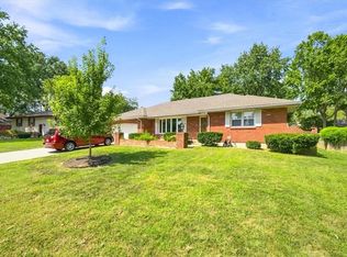 1009 SW Sunrise Dr, Blue Springs, MO 64015