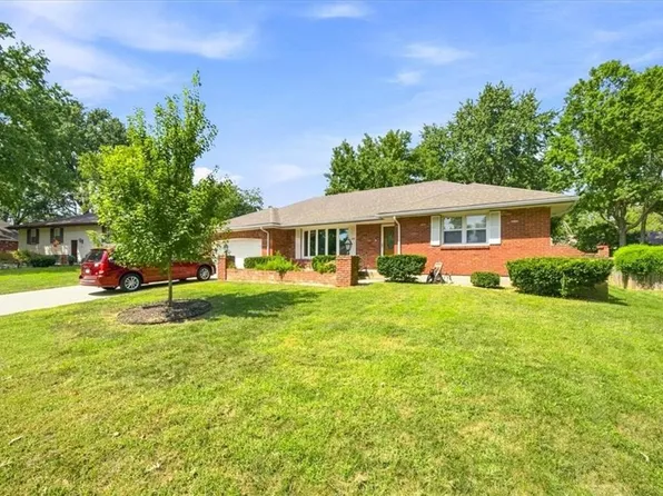 1009 SW Sunrise Dr, Blue Springs, MO 64015