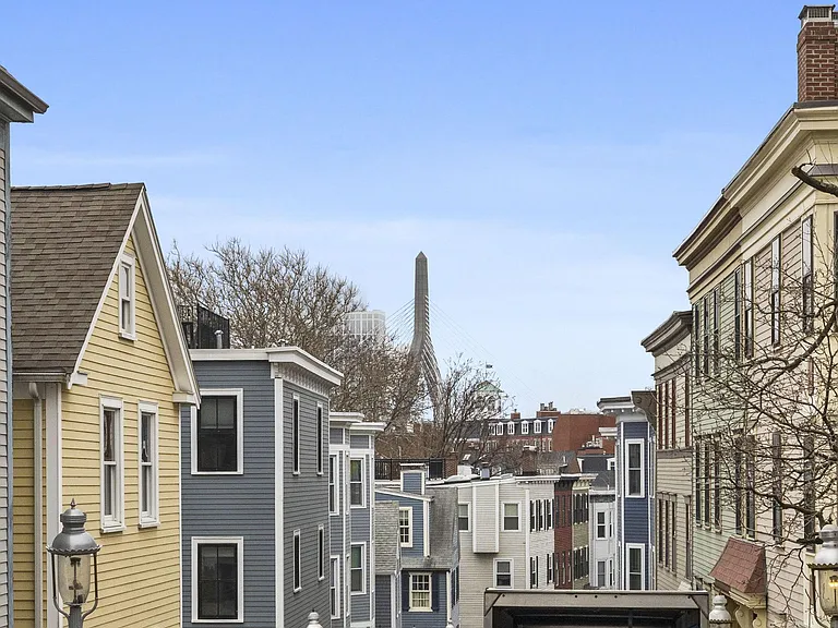 25 Pleasant St #3 — Photo 24