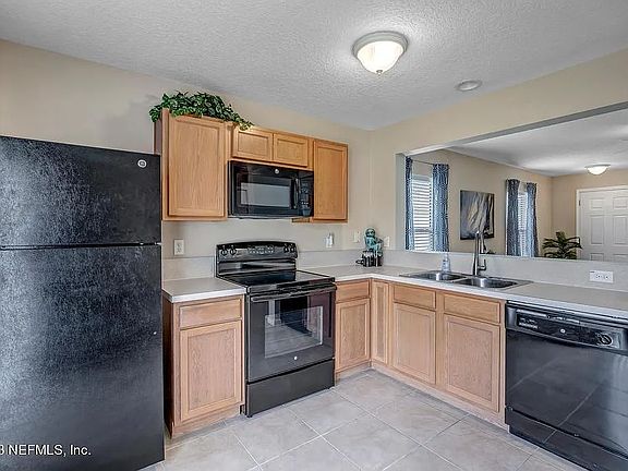 5th image of 223 Brookfall Dr
