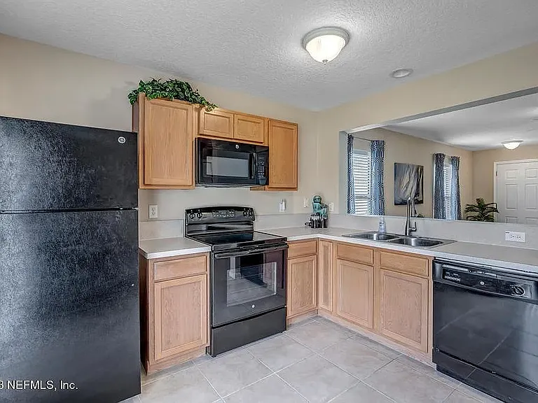 223 Brookfall Dr — Photo 5