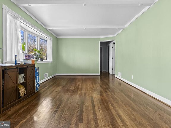 2nd image of 5925 Berwyn Rd