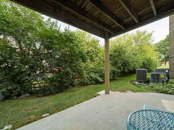 4th image of 104 N Watchtower Dr Suite 103