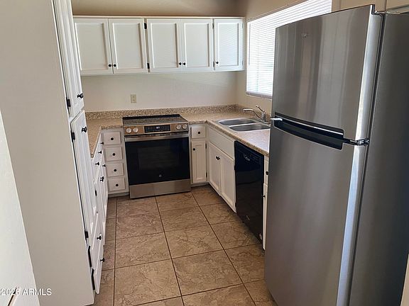 5th image of 3207 E Medlock Dr