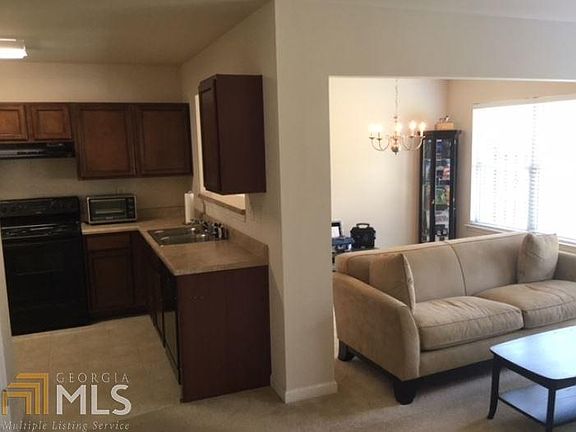 4th image of 330 Oaktown Ct