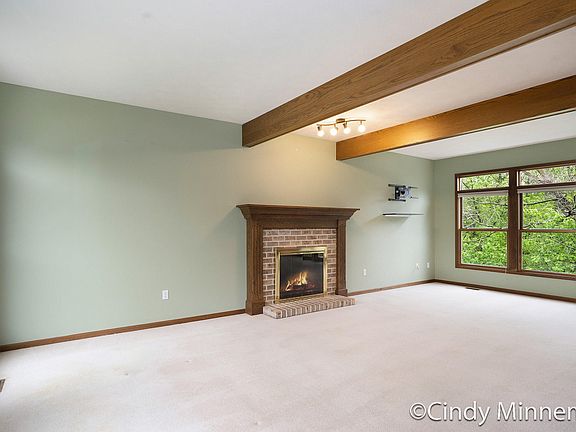 3rd image of 2911 Big Timber Dr NE
