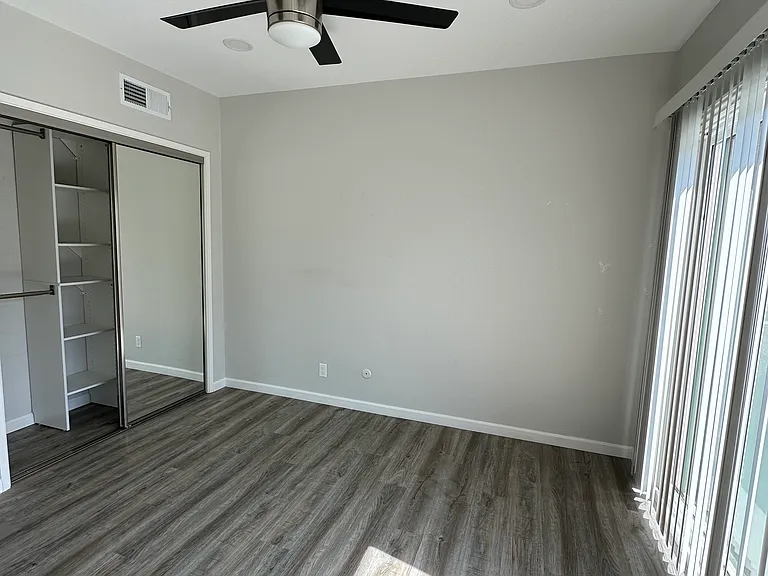 105 S Hayworth Ave #9 — Photo 4