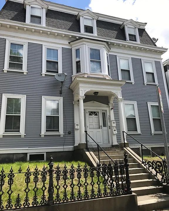 1st image of 380 W 4th St