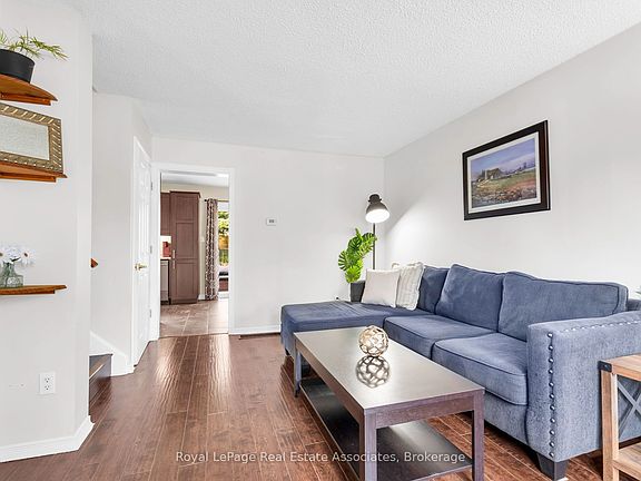 5th image of 81 Glenmore Cres