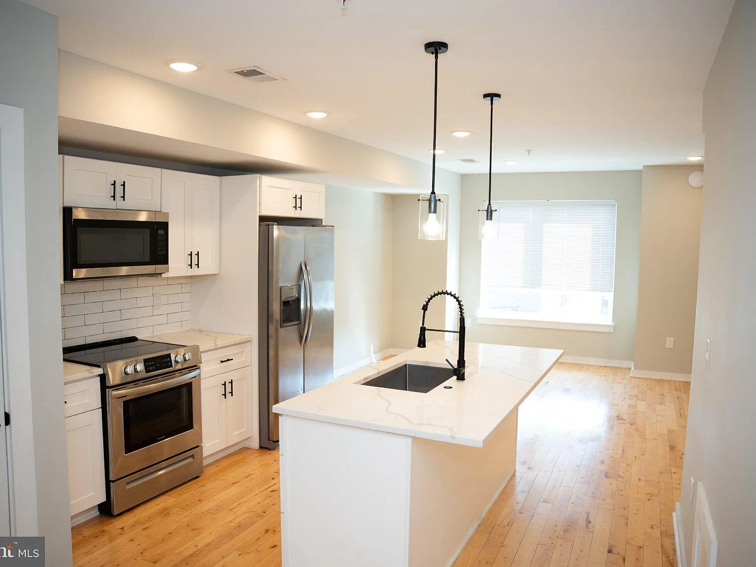 2 bed, 2.0 bath, 1019 sqft, $1,760 — Photo 1